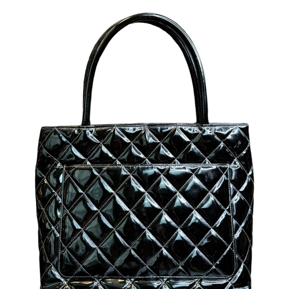 CHANEL Balck Quilted Patent Leather Tote - Picture 3 of 13